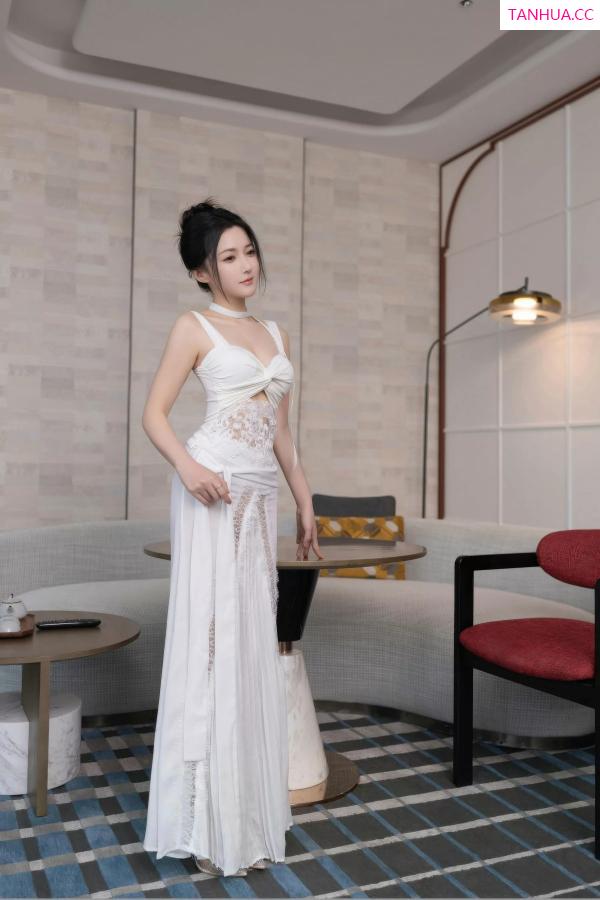 鱼子酱fish  [XiuRen]高清写真图 2025.10.24 No.10911 鱼子酱Fish 无内肉丝第3张图片